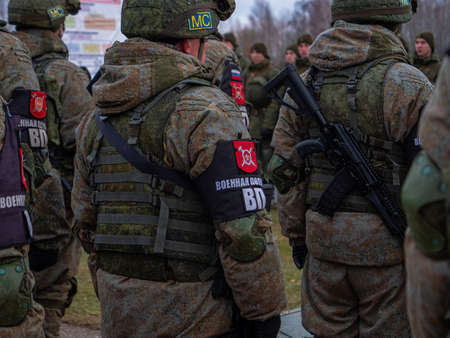 Kazan, Russia. 08 November 2021. Howitzer behind barbed wire, covered with camouflage netting Army exercises of Collective Security Treaty Organization countriesのeditorial素材