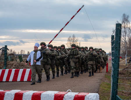Kazan, Russia. 08 November 2021. A platoon of soldiers goes through the checkpoint. Ahead is the soldier's cook. Russian Army.のeditorial素材