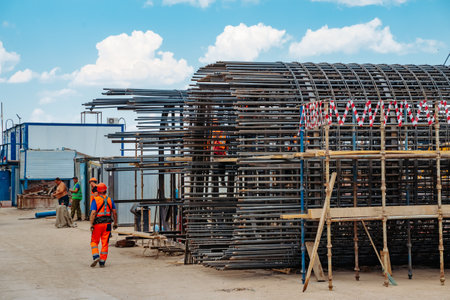 Rebar to build a bridge column. Construction of the M12 Moscow-Kazan highway.のeditorial素材