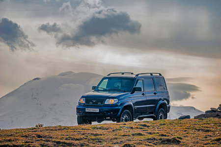 Russian SUV UAZ Patriot or UAZ 3163. Extreme mountain safari. Sollers automotive group. Test drive a new car in the mountains.のeditorial素材