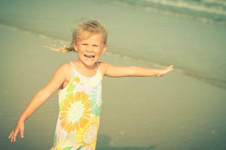 Adorable happy smiling girl on beach vacationの写真素材