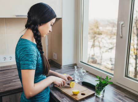 girl preparing healthy drinkの写真素材