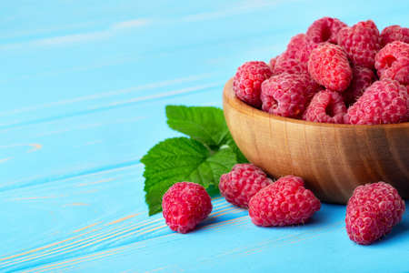 raspberries in bowl