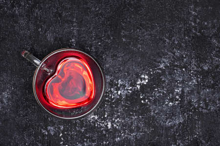hibiscus tea in glass cupの写真素材