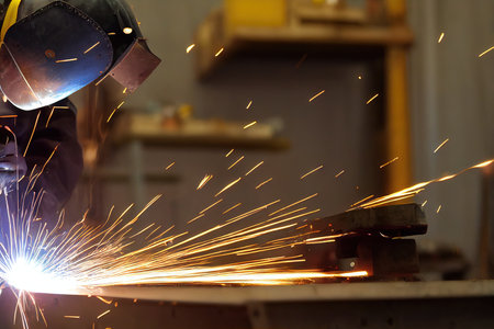 Welding process sparks and splash welding in rolling millの素材