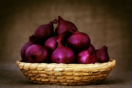 red onion on a brown backgroundの写真素材