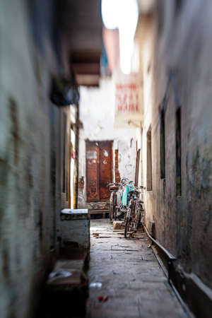 VARANASI, INDIA - OCTOBER 29, 2013: Unidentified beggar child on the street in Varanasi. Poverty is a major issue in India.のeditorial素材