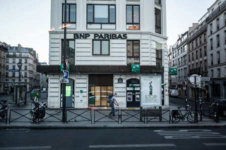 PARIS, FRANCE - OCTOBER 6, 2016: BNP Paribas Bank branch on October 6, 2016 in Paris, France. Formed through merger in 2000, the bank is currently largest worldwide by assets ($2.68 trillion USD).のeditorial素材