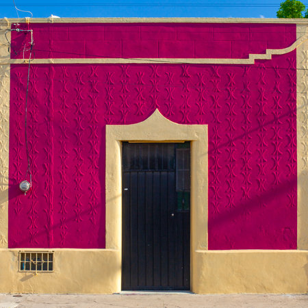 Colorful pink houses on the streets in downtown Merida, Mexicoの写真素材