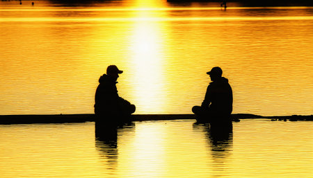 Tranquil Sunset Silhouettes Reflection Lakesideの素材
