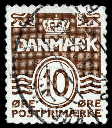 DENMARK - CIRCA 1937: A Stamp printed in DENMARK shows the Wavy Lines and  Numeral of Value, series, circa 1937の写真素材