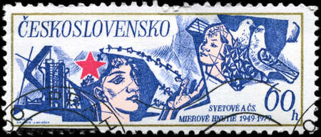 CZECHOSLOVAKIA - CIRCA 1979: A Stamp printed in CZECHOSLOVAKIA shows the Red Star, Man, Child and Doves, series, circa 1979の写真素材