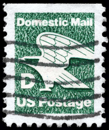 USA - CIRCA 1985: A Stamp printed in USA shows the American Eagle, (D), series, circa 1985のeditorial素材