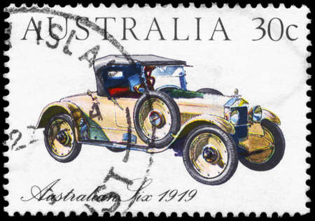 AUSTRALIA - CIRCA 1984: A Stamp printed in AUSTRALIA shows the Australian Six Car (1919), Australian-made vintage cars series, circa 1984のeditorial素材
