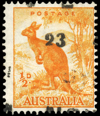 AUSTRALIA - CIRCA 1942: A Stamp printed in AUSTRALIA shows the Kangaroo, circa 1942のeditorial素材