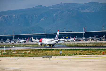BARCELONA, OCTOBER 2017: Plane taking off in Barcelona airport.のeditorial素材