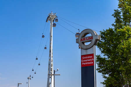 Emirates Air Line cable cars on thames river in London, UK.のeditorial素材