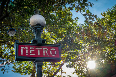 Red Paris metro subway entry sign, Franceのeditorial素材