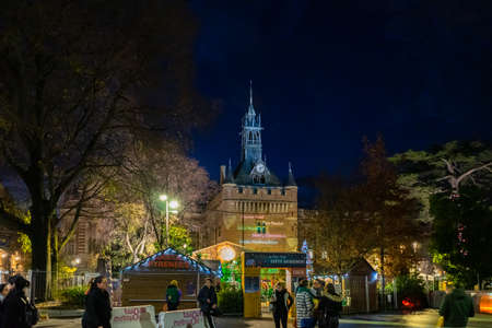Place du Capitole at night in Toulouse, France.のeditorial素材
