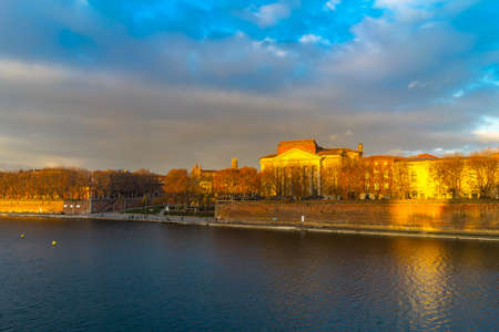 Pont Neuf at sunset in Toulouse, France.のeditorial素材
