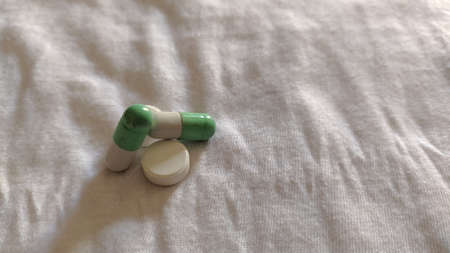 3d realistic white medical pill or tablet on transparent background. Set of medical round pill and capsules in mockup style. Medical and healthcare conceptの写真素材