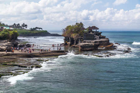 Tabanan, Bali/Indonesia - 09 25 2015: Pura Tanah Lot in Bali, Indonesiaのeditorial素材