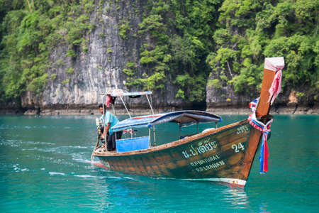 PHI PHI LEE ISLAND, THAILAND - CIRCA SEPTEMBER 2015: Boat sails in the Pileh Lagoon, Phi Phi Lee island, Andaman Sea, Thailandのeditorial素材