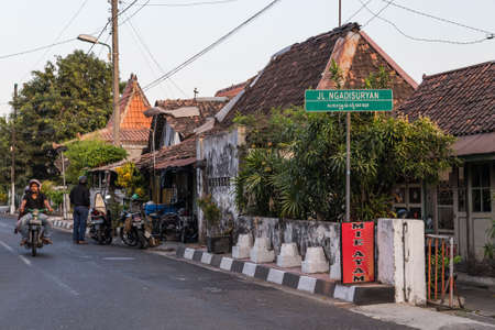 YOGYAKARTA, INDONESIA - CIRCA SEPTEMBER 2015: Street of Yogyakarta town, Indonesiaのeditorial素材