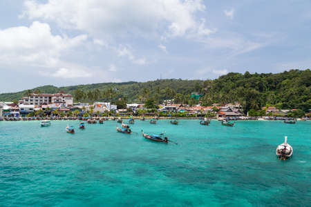 PHI PHI ISLAND, THAILAND - CIRCA SEPTEMBER 2015: Resort hotels, beach and boats at Phi Phi Island, Thailandのeditorial素材