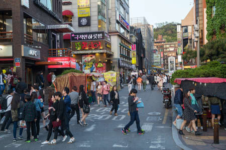 Seoul, South Korea - circa September 2015: People are walking on the streets of Seoul, South Koreaのeditorial素材