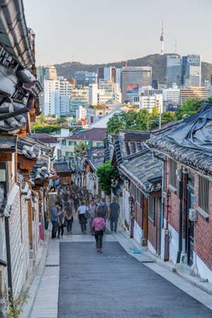 Seoul, South Korea - circa September 2015: Bukchon Hanok Villagのeditorial素材