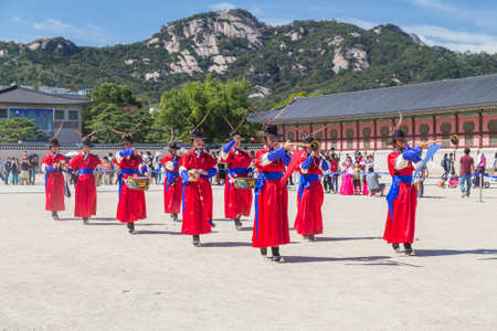 Seoul, South Korea - circa September 2015: Palace guards marching in traditional Korean dresses in Gyeongbokgung Palace, Seoul, Koreaのeditorial素材