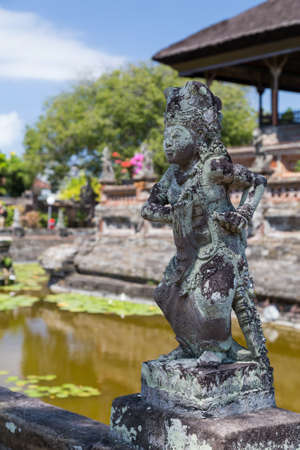 Balinese Hindu statues in Klungkung Palace, Semarapuraのeditorial素材