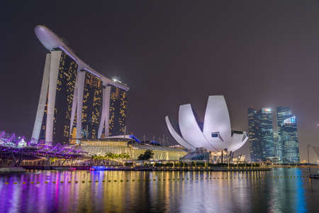 SINGAPORE, SINGAPORE - CIRCA SEPTEMBER 2015: Singapore city lights, ArtScience Museum, Marina Bay Sands and Helix Bridge at night, Singaporeのeditorial素材