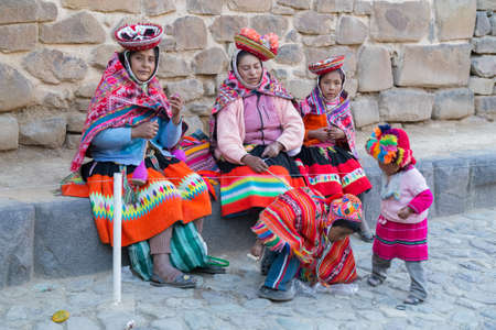 Ollantaytambo, Peru - circa June 2015: Women and children in traditional Peruvian clothes in Ollantaytambo, Peruのeditorial素材