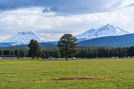 Country side view and farm land at Oregon, USAの写真素材