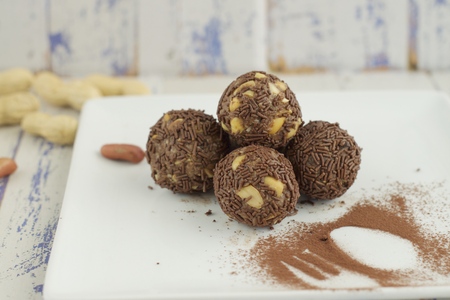Peanut chocolate trufflesの写真素材