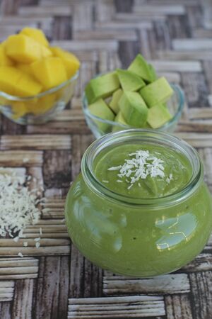 Avocado mango smoothieの写真素材