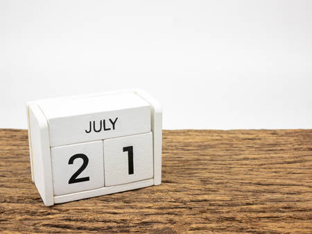 July21  white cube wooden calendar on vintage wood and white background with summer day, Copyspace for text.の写真素材