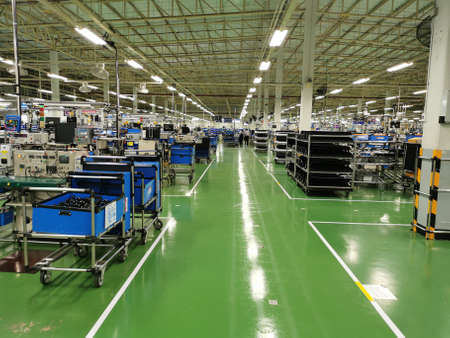 Thailand - Nov, 2020 : Workers using industrial machinery in the factory production line.のeditorial素材