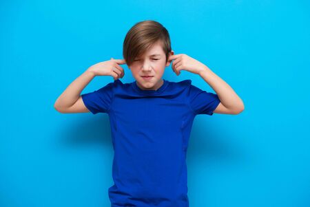 I do not listen. The emotion of a 9 year old boy who covered his ears with his fingers. Funny boyの写真素材
