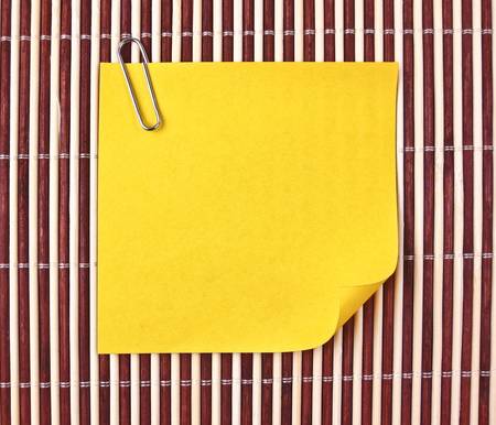 Yellow note on matの写真素材