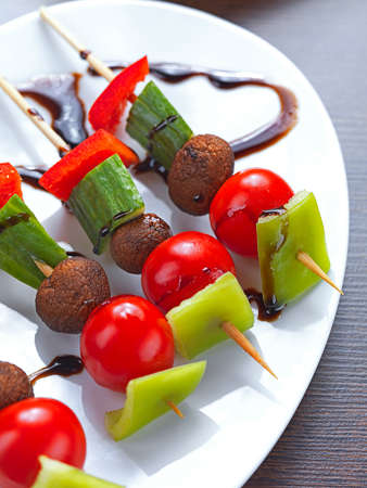a mixed vegetable souvlaki made of red and green pepper,cherry tomato,mushroom and cucumber with a balsamic vinegar sauceの写真素材