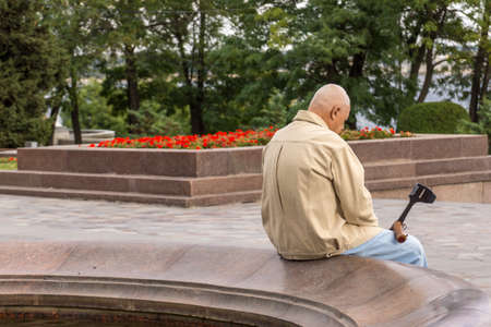 The old man sits resting in a parkの写真素材