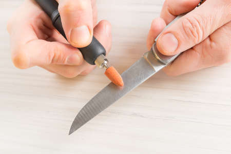 Using a high speed rotary multi tool to grinding a knife