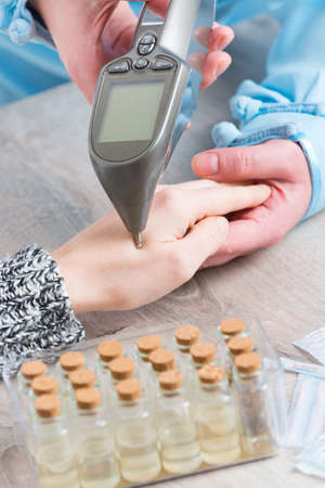 Finding an acupuncture point with electronic device which could be also used to apply lectroacupuncture, PENSの写真素材
