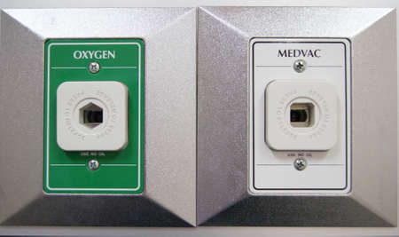 Oxygen and vacuum pipe line plug