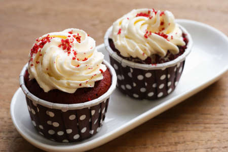 Red velvet cupcakesの写真素材