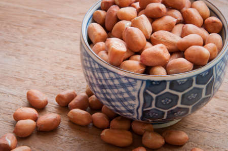 Shelled peanuts or peanut halves