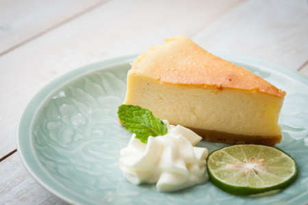 new york cheesecake on white wooden boardの写真素材